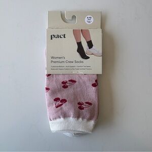 NWT Pact Women's Premium Crew Socks (6-10 shoe size)
